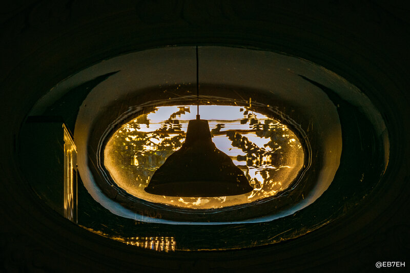 Pendant Lamp in Oval Opening