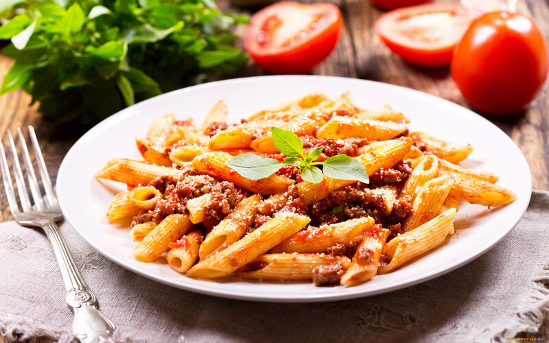 Penne Pasta with Sauce — Red
