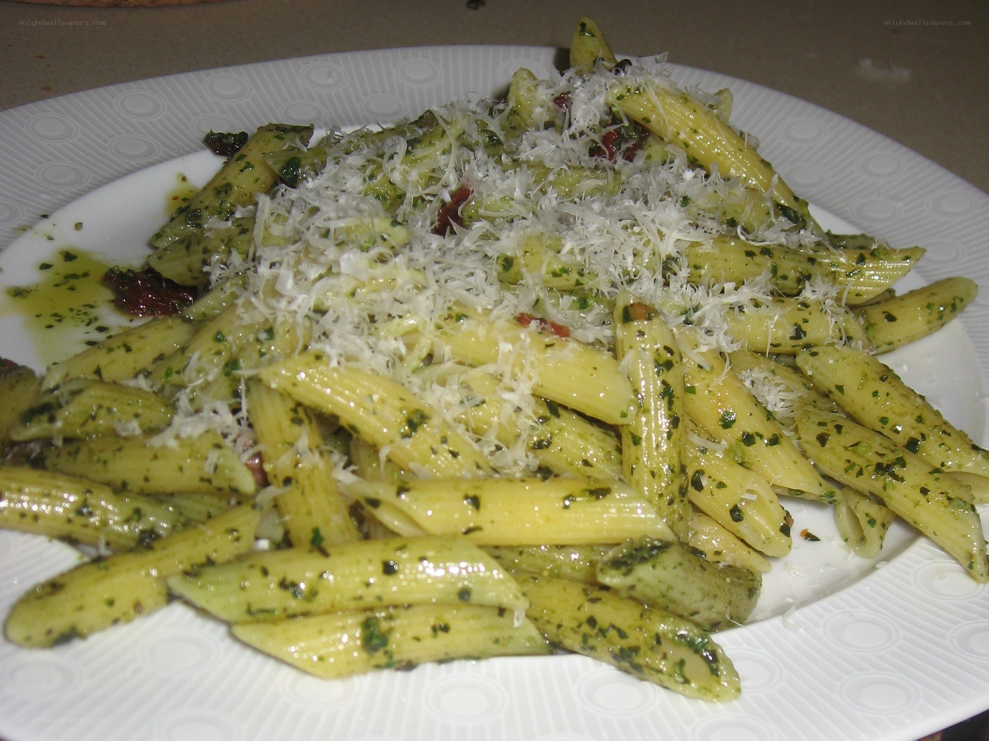 Penne with pesto and cheese