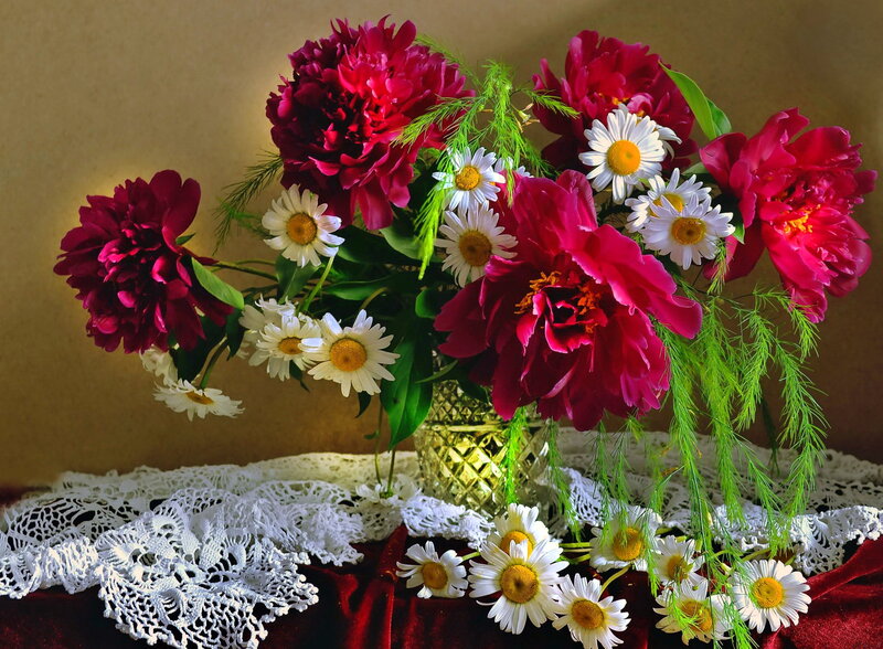 Peony and Daisy Bouquet — Red