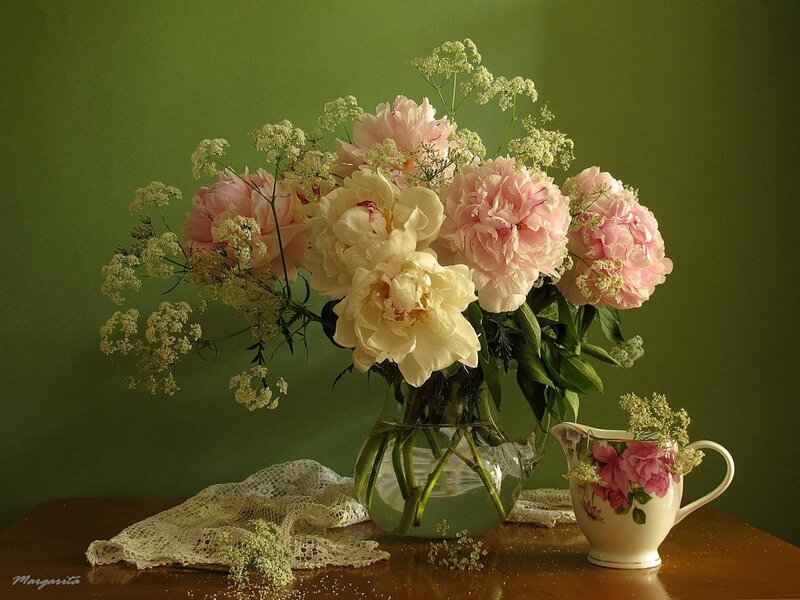 Peony Bouquet in Vase — Green