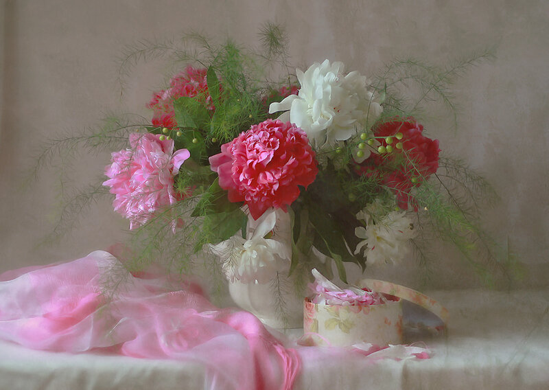 Peony Bouquet in Vase — Pink