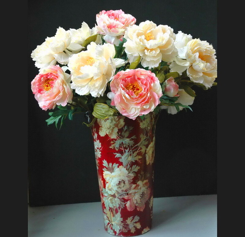 Peony Bouquet in Vase — Red, Calm