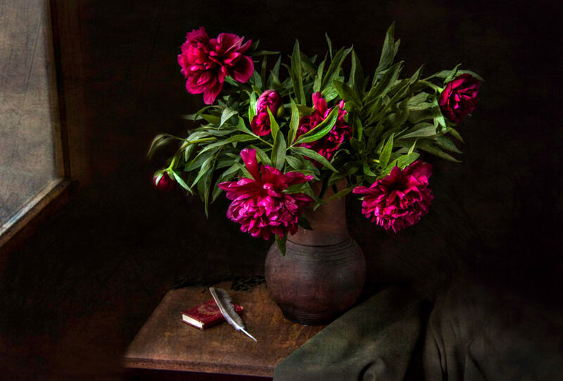 Peony Bouquet in Vase — Red, Dramatic