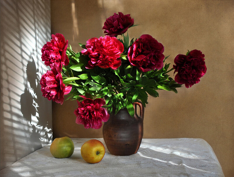 Peony Bouquet in Vase — Red, Serene, Afternoon
