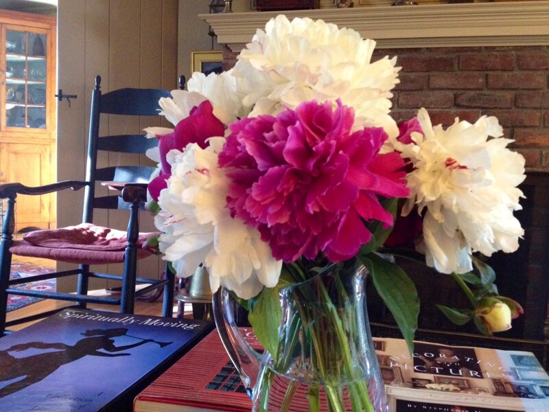 Peony Bouquet in Vase — White, Calm