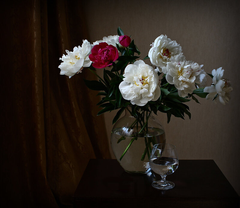Peony Bouquet in Vase — White, Dramatic