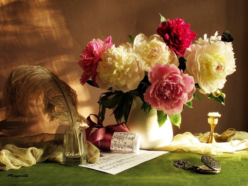 Peony Bouquet on Table — Green, Serene