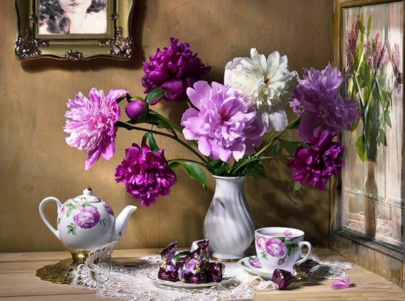 Peony Bouquet on Table — Purple