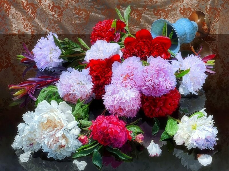 Peony Bouquet on Table — Red