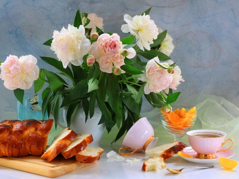 Peony Bouquet with Bread — White