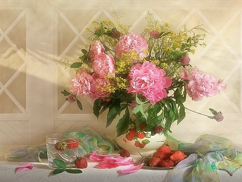 Peony Bouquet with Strawberries — Pink