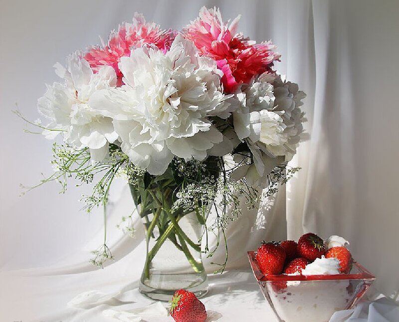 Peony Bouquet with Strawberries — White