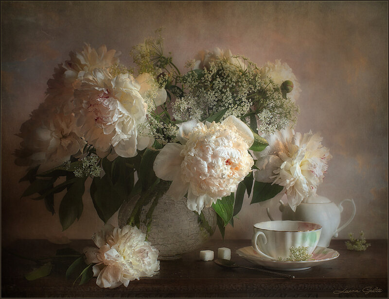 Peony Bouquet with Tea Set