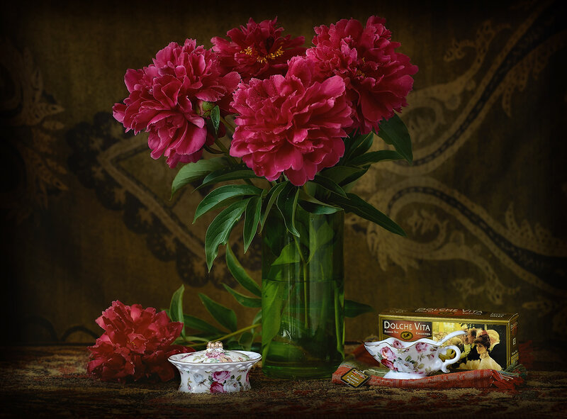 Peony Flowers in Vase — Red, Dramatic