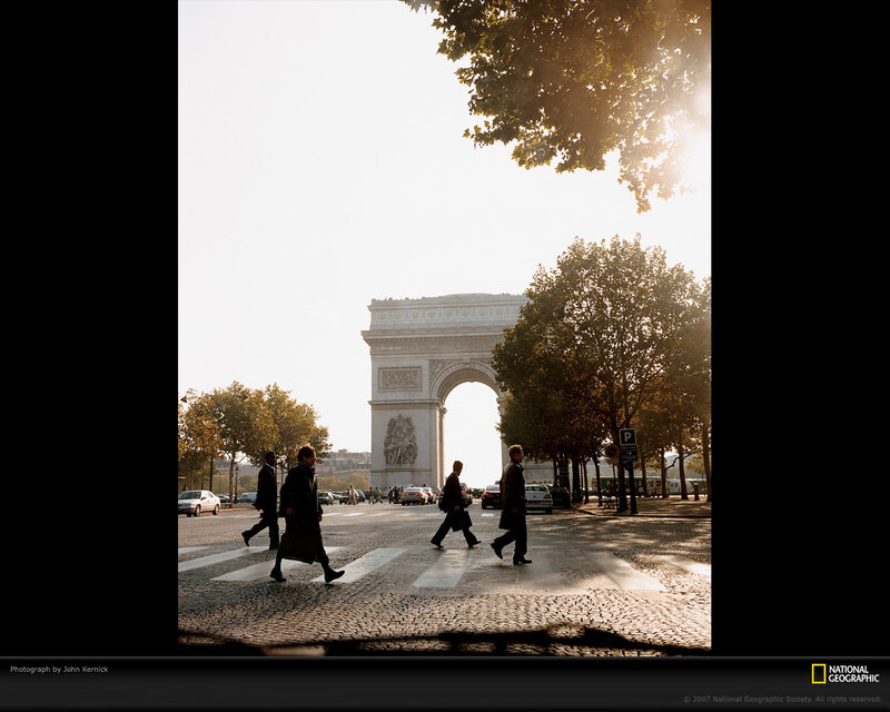 People crossing street near Arc de Triomphe