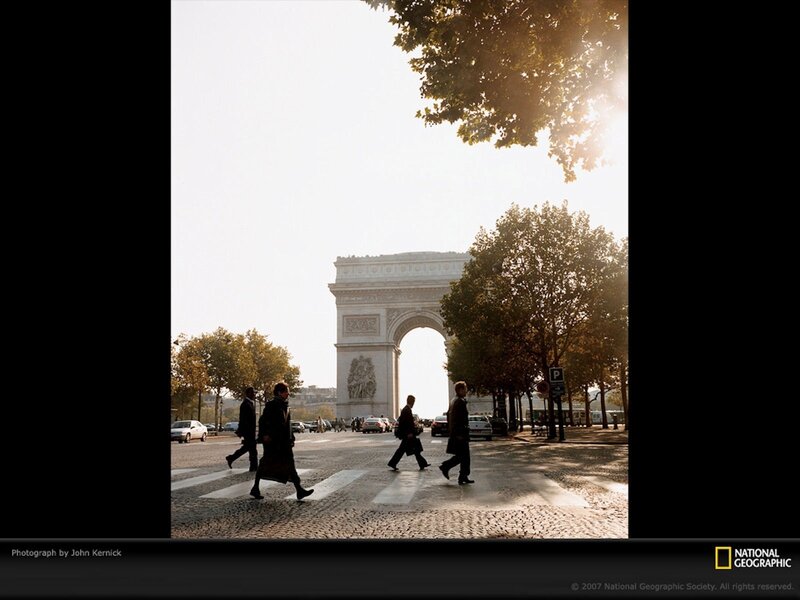People crossing street near Arc de Triomphe