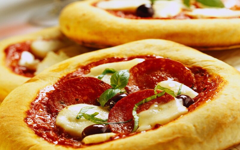 Pepperoni Pizza — Red