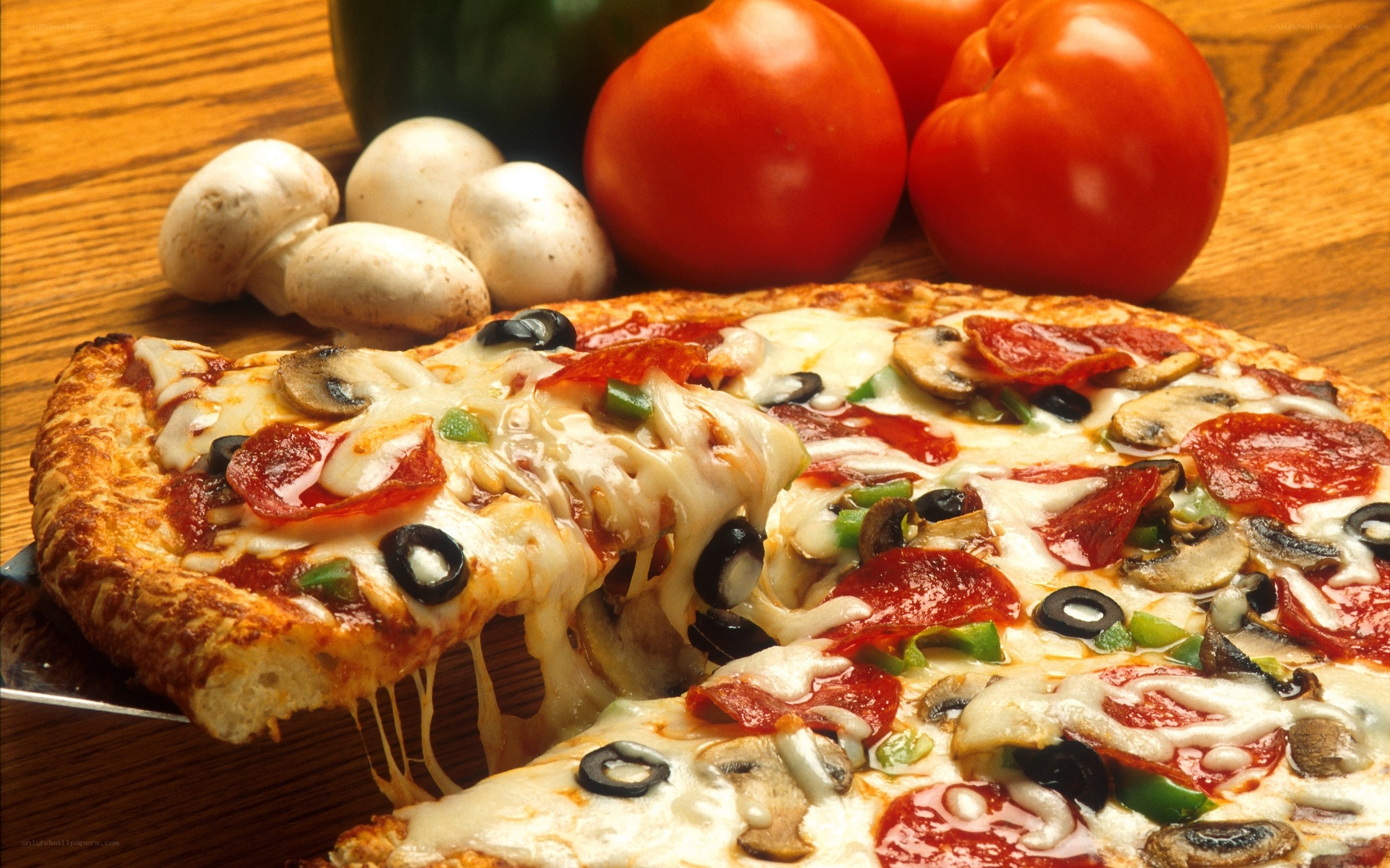 Pepperoni pizza with fresh toppings