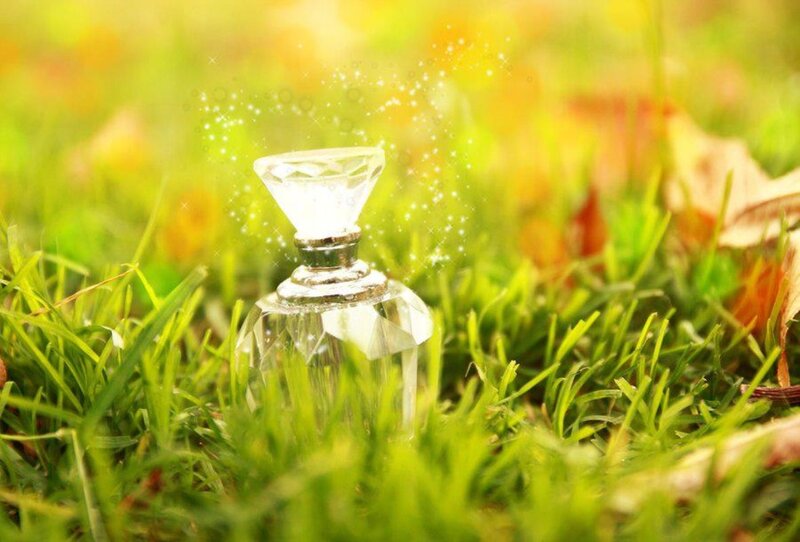 Perfume Bottle in Grass — Green