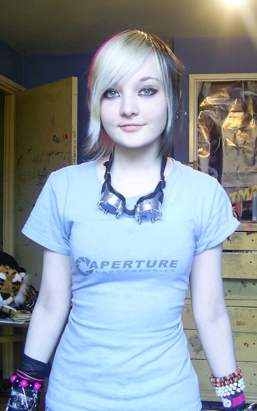 person in aperturе t-shirt
