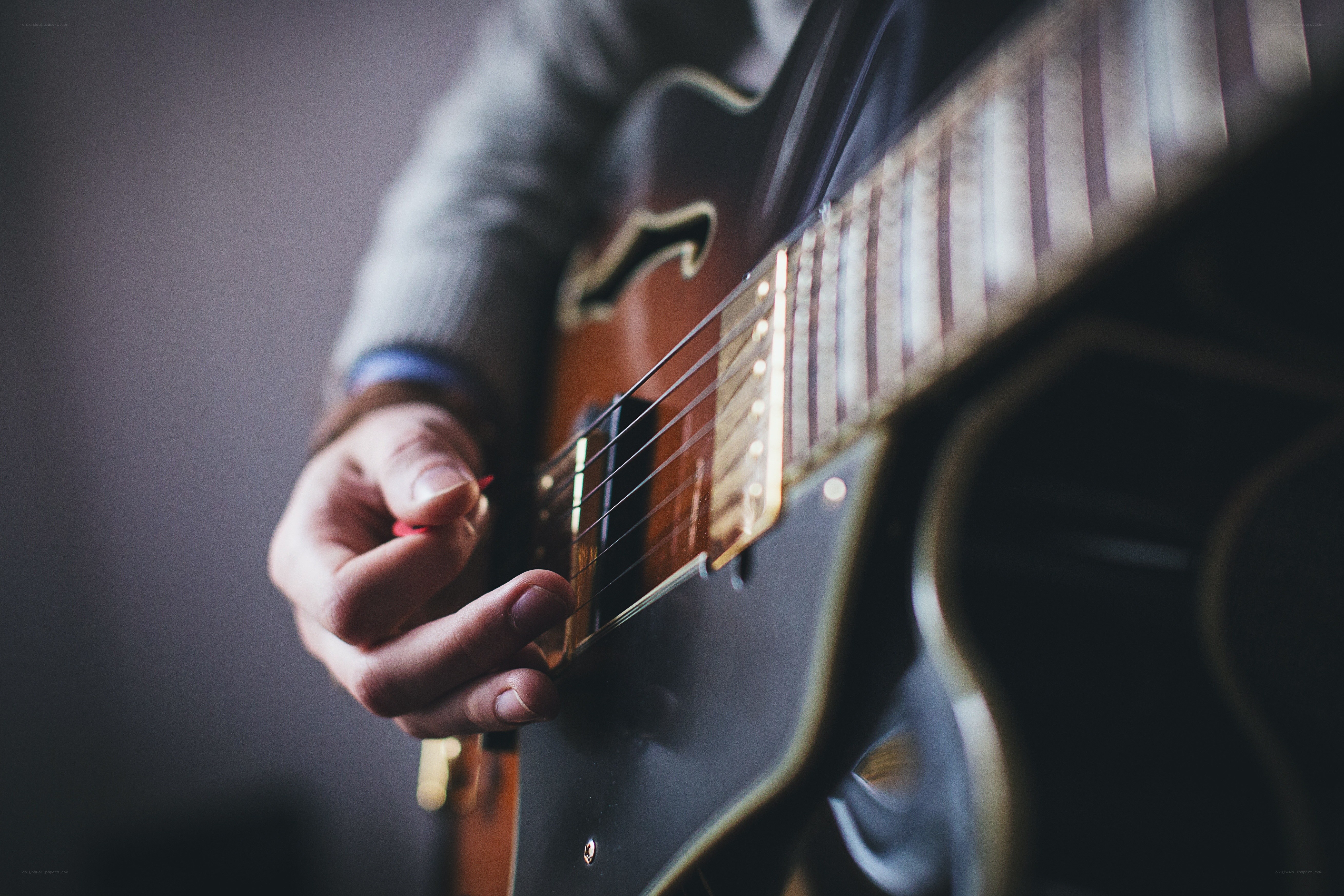 person playing electric guitar