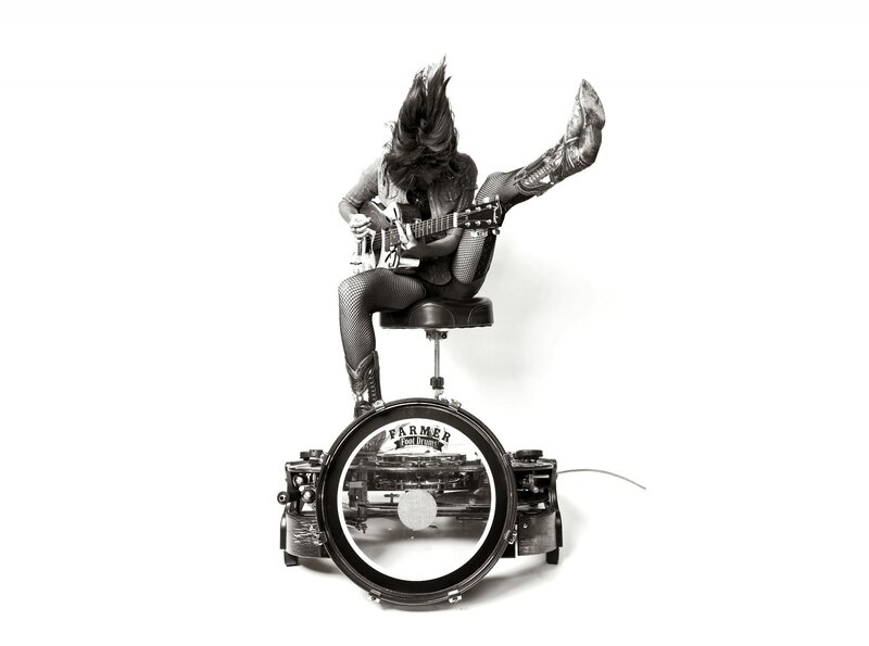Person Playing Guitar — Black, Dynamic