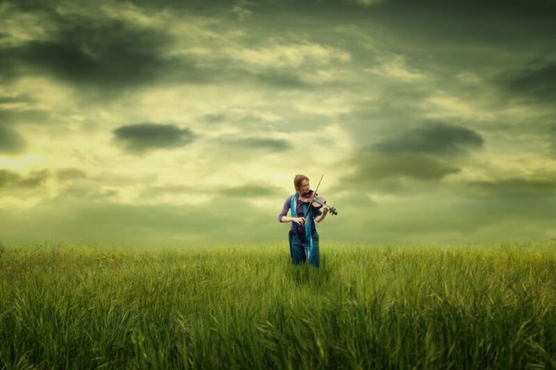 Person Playing Violin — Green