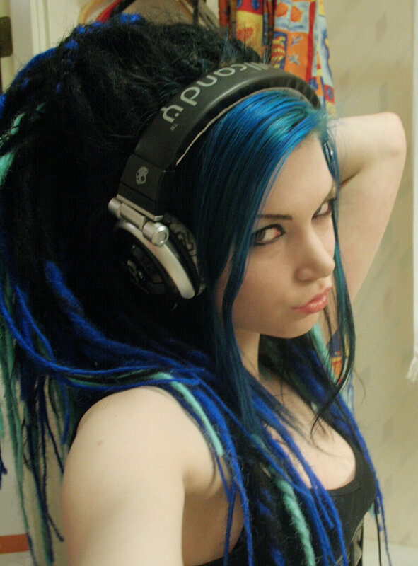 person with blue dreadlocks