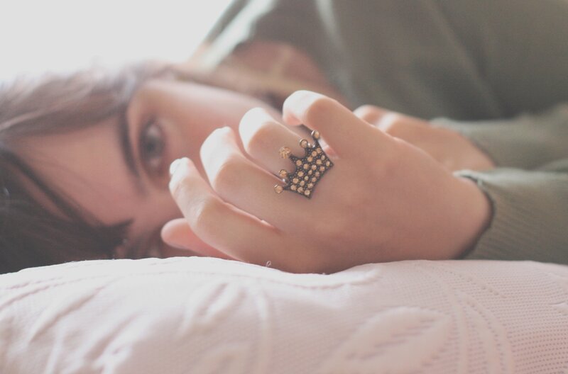 Person with Crown Ring — Pink
