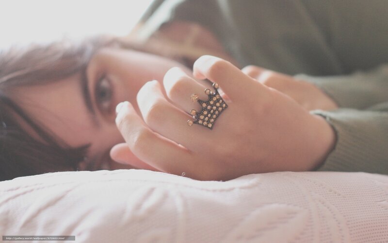 Person with Crown Ring — White