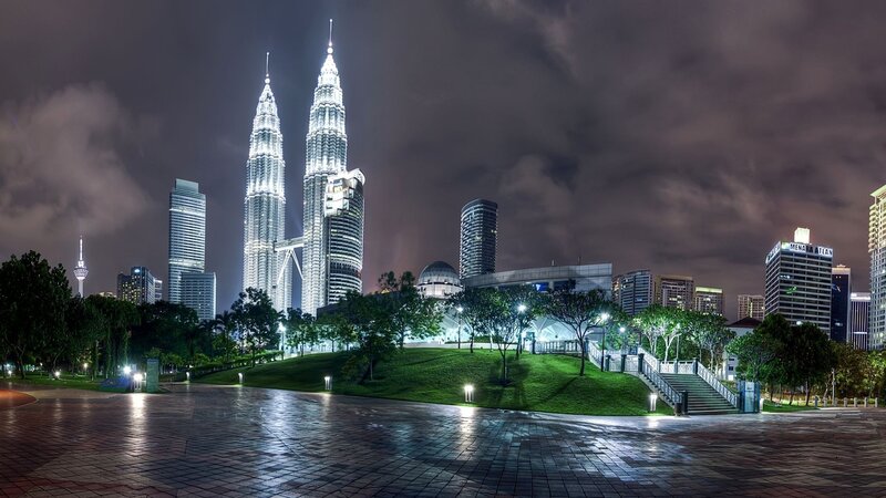 Petronas Twin Towers — Black, Serene