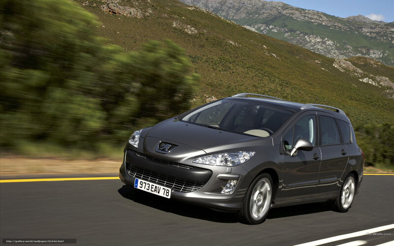 Peugeot 3008 driving on mountain road