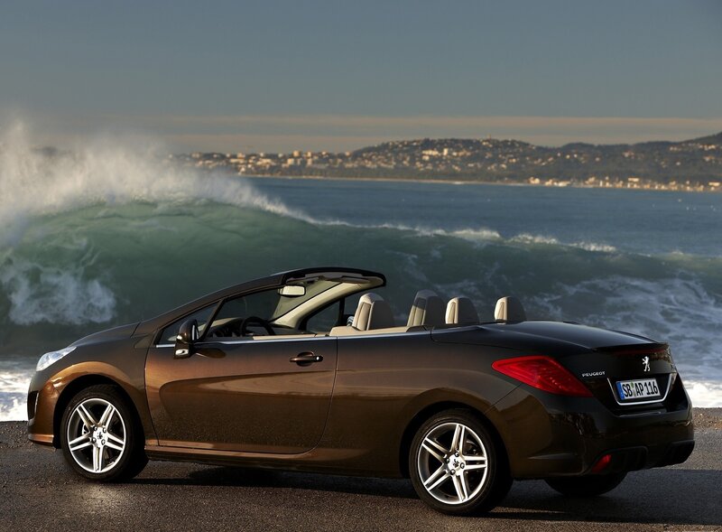 Peugeot 308 CC by the sea