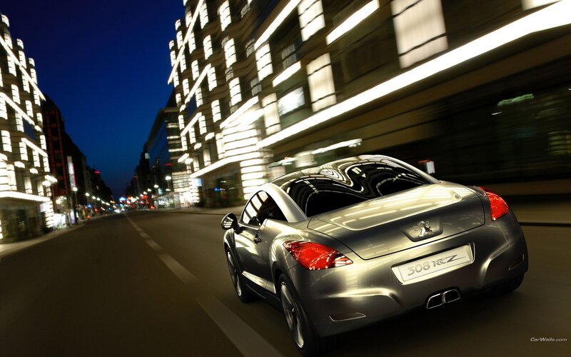 Peugeot 308 RCZ driving at night