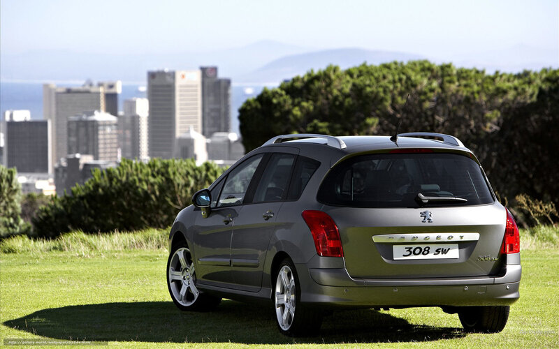 Peugeot 308 SW in city view
