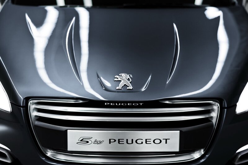 Peugeot 5 by Peugeot front view