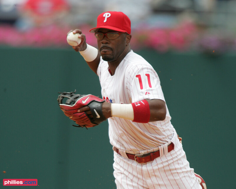 Phillies player throwing ball