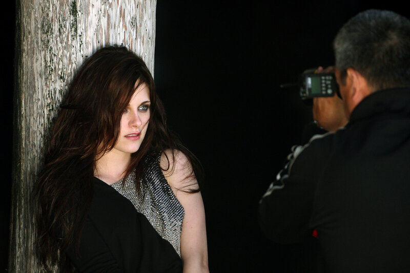 photographer shooting model