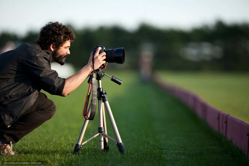 Photographer with Camera — Green