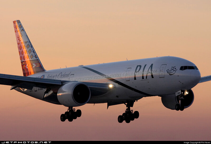 PIA Boeing 777 landing at dusk