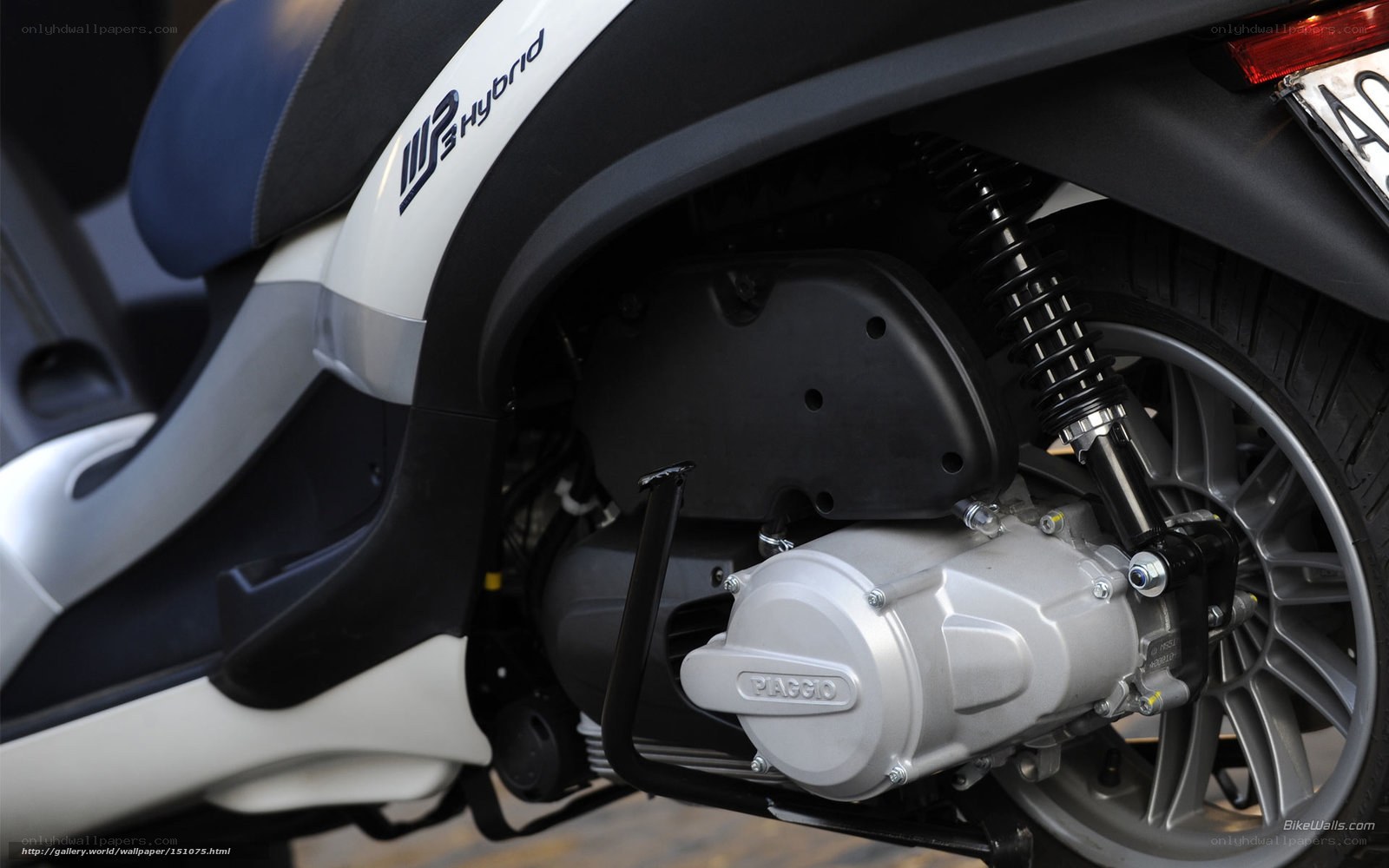 Piaggio MP3 Hybrid scooter engine