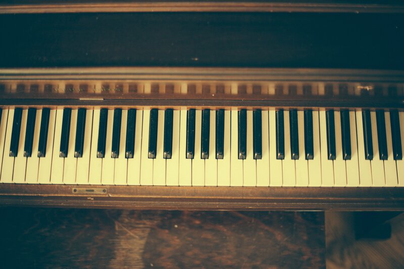 Piano Keyboard — Brown, Calm
