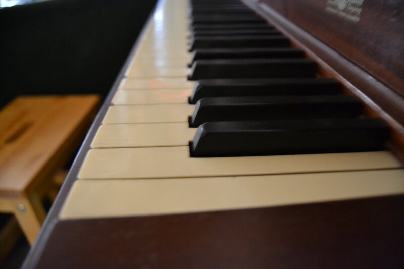 Piano Keyboard — Brown
