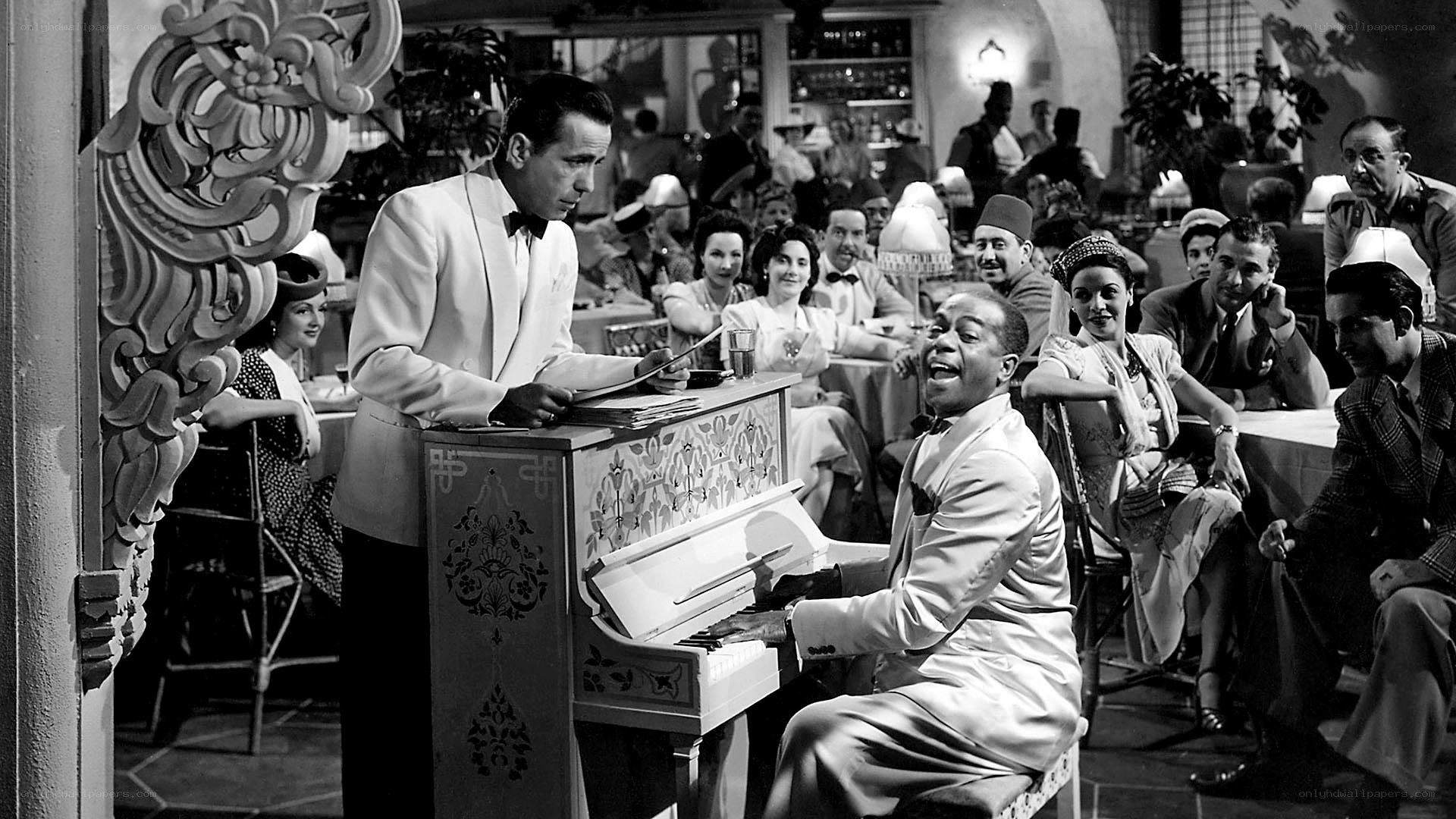Piano performance in a crowded club