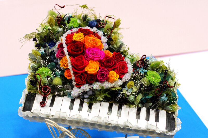 Piano-shaped Flower Arrangement