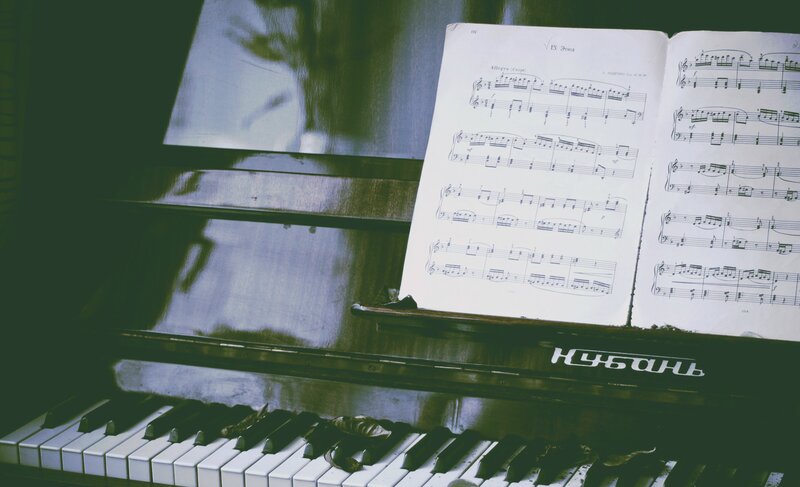 Piano with Sheet Music — Green