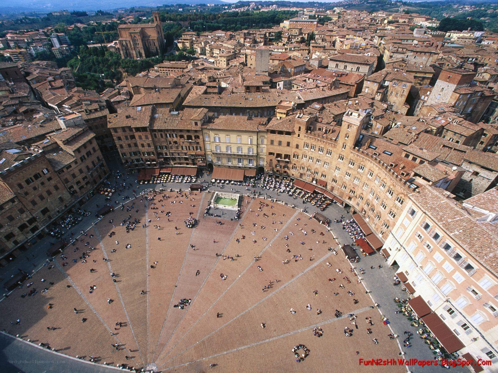 Piazza del Campo in Siena
