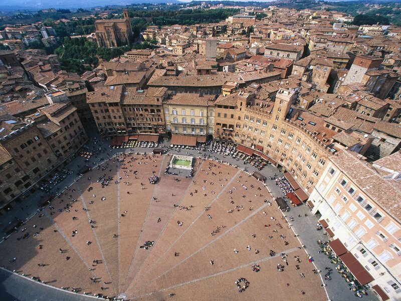 Piazza Del Campo Square — Brown, Bustling