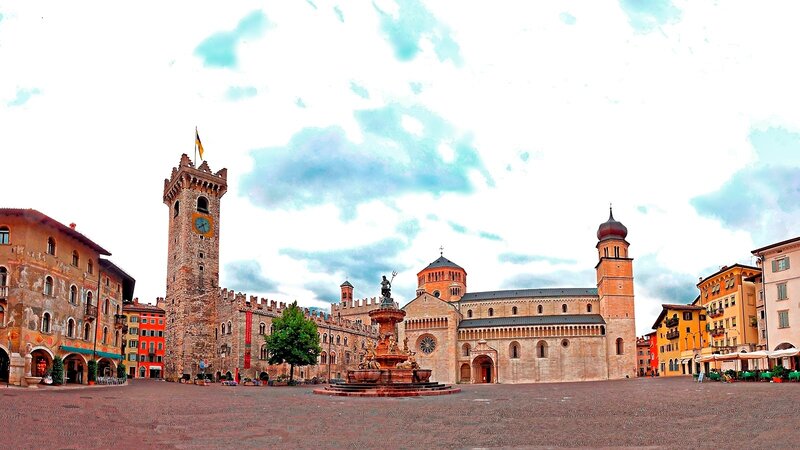 Piazza Del Duomo Square